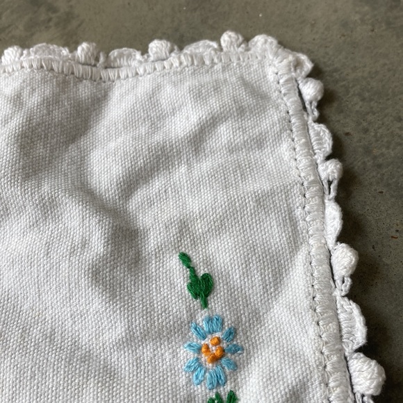 Antique textile. From estate. Embroidered pink blue yellow. Ready to rep… - Picture 5 of 7